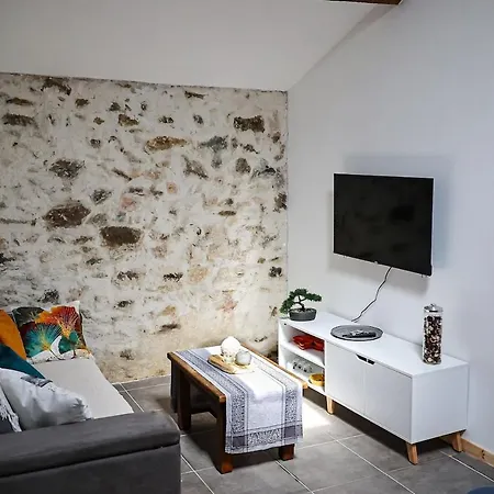 De La Loubrie Holiday home