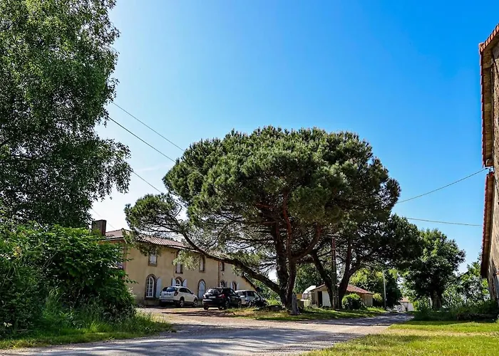 Holiday home Refuge De Deux Pins *